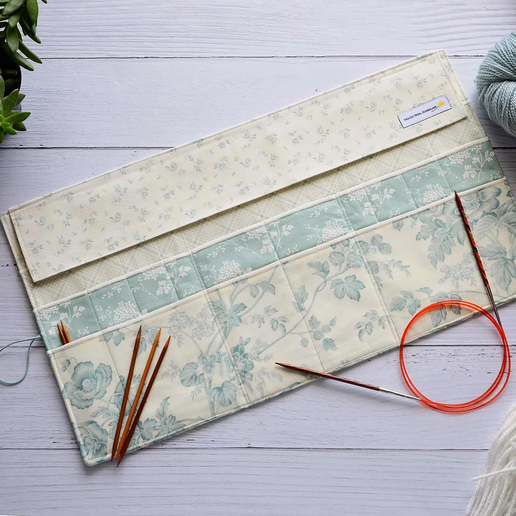 Trifold Needle Wrap in Creams and Aquas